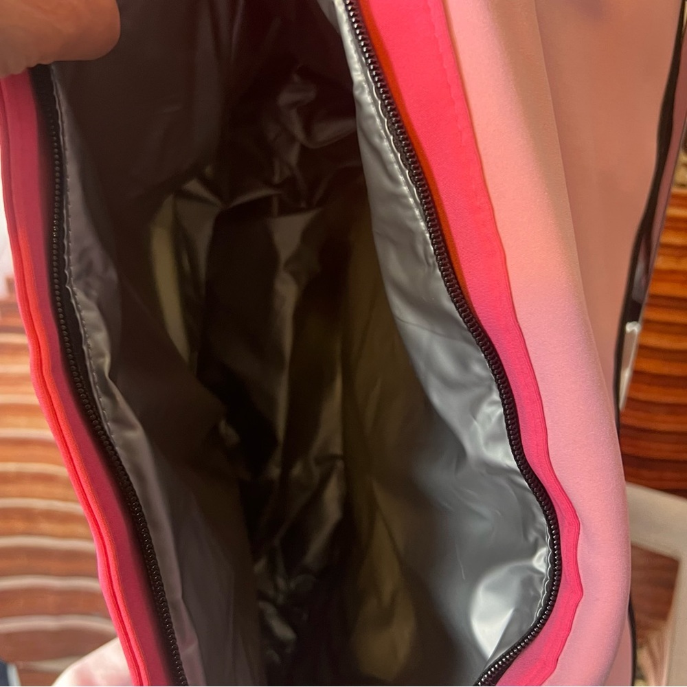 NWT NEW Victoria's Secret Insulated Padded Neoprene Tote Bag Black & Pink 🩷 - Picture 4 of 10